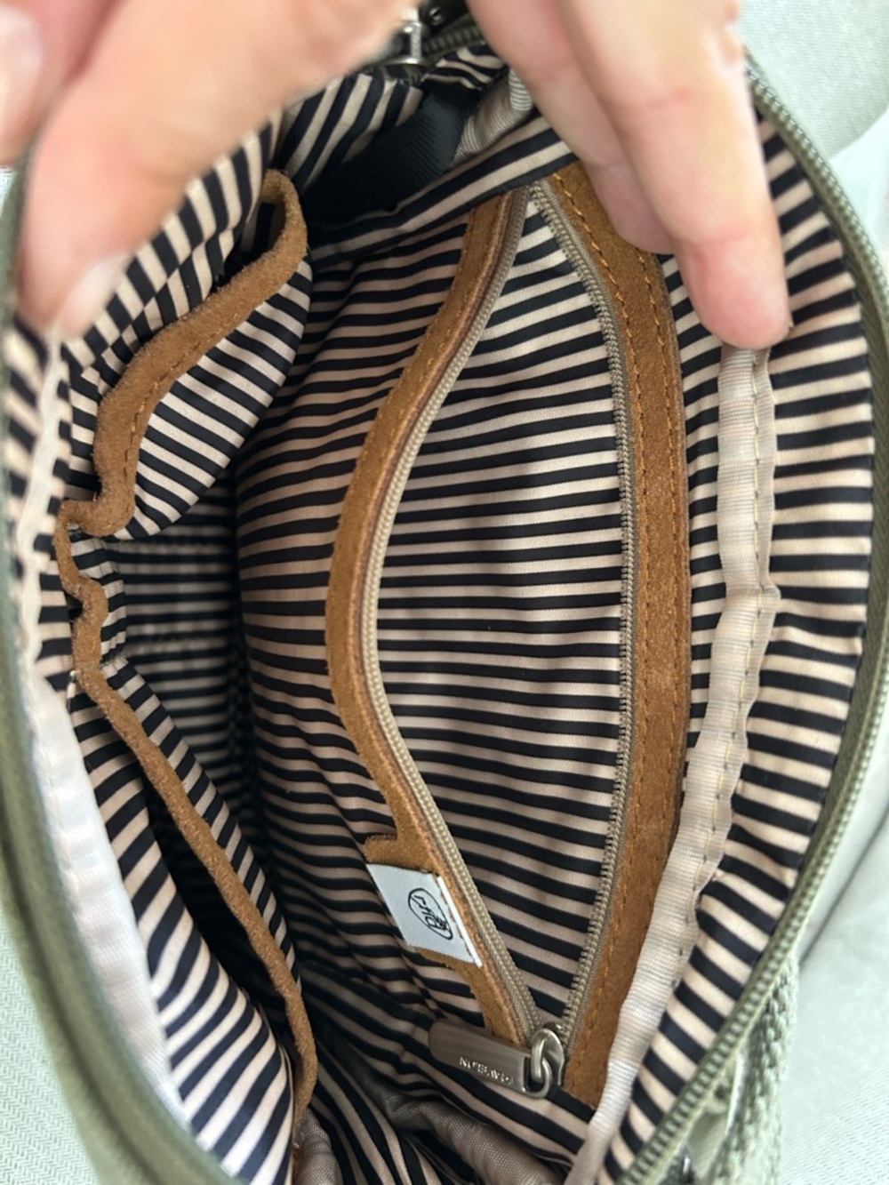 Travelon Anti-Theft Heritage Crossbody Bag in Green - Picture 2 of 3